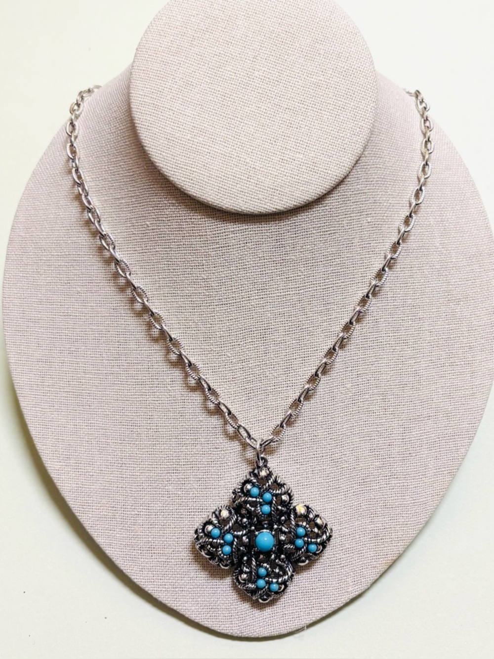 Vintage 1973 Avon Silver Tone & Faux Blue Turquoise Sierra Necklace